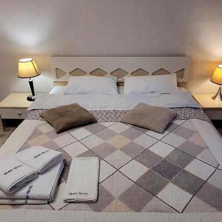 Home Hotel Apartments On Khreshchatyk Area เคียฟ ภายนอก รูปภาพ